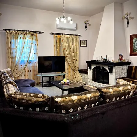 Vretti's House فيلة Fratsia
